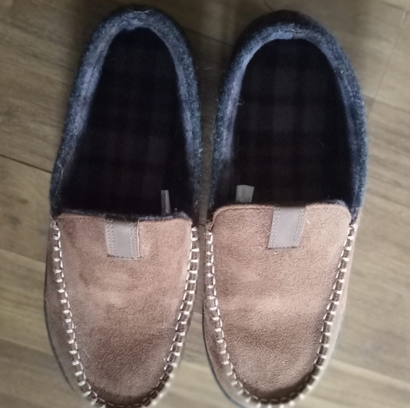 Mens 9-10 slippers - Picture 3 of 4